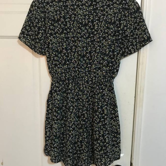 Floral romper size small - Picture 6 of 6